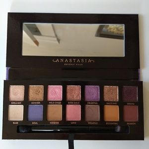 Anastasia Beverly Hills Norvina eyeshadow palette